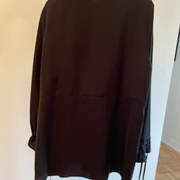 Long black blouse, long drawstring sleeves (plus-size) - Picture 5 of 8